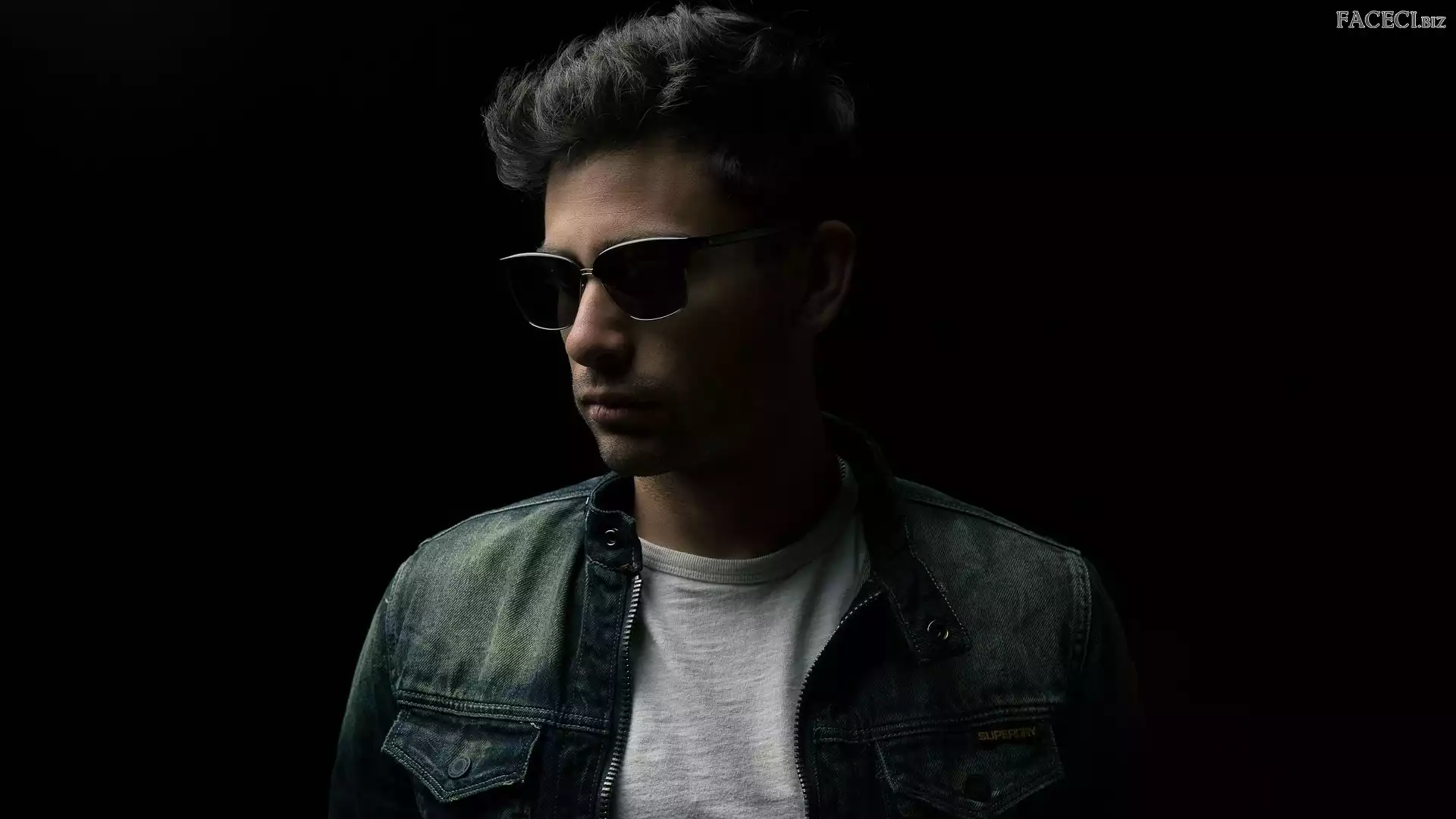 Ciemne tło, Mężczyzna, Okulary