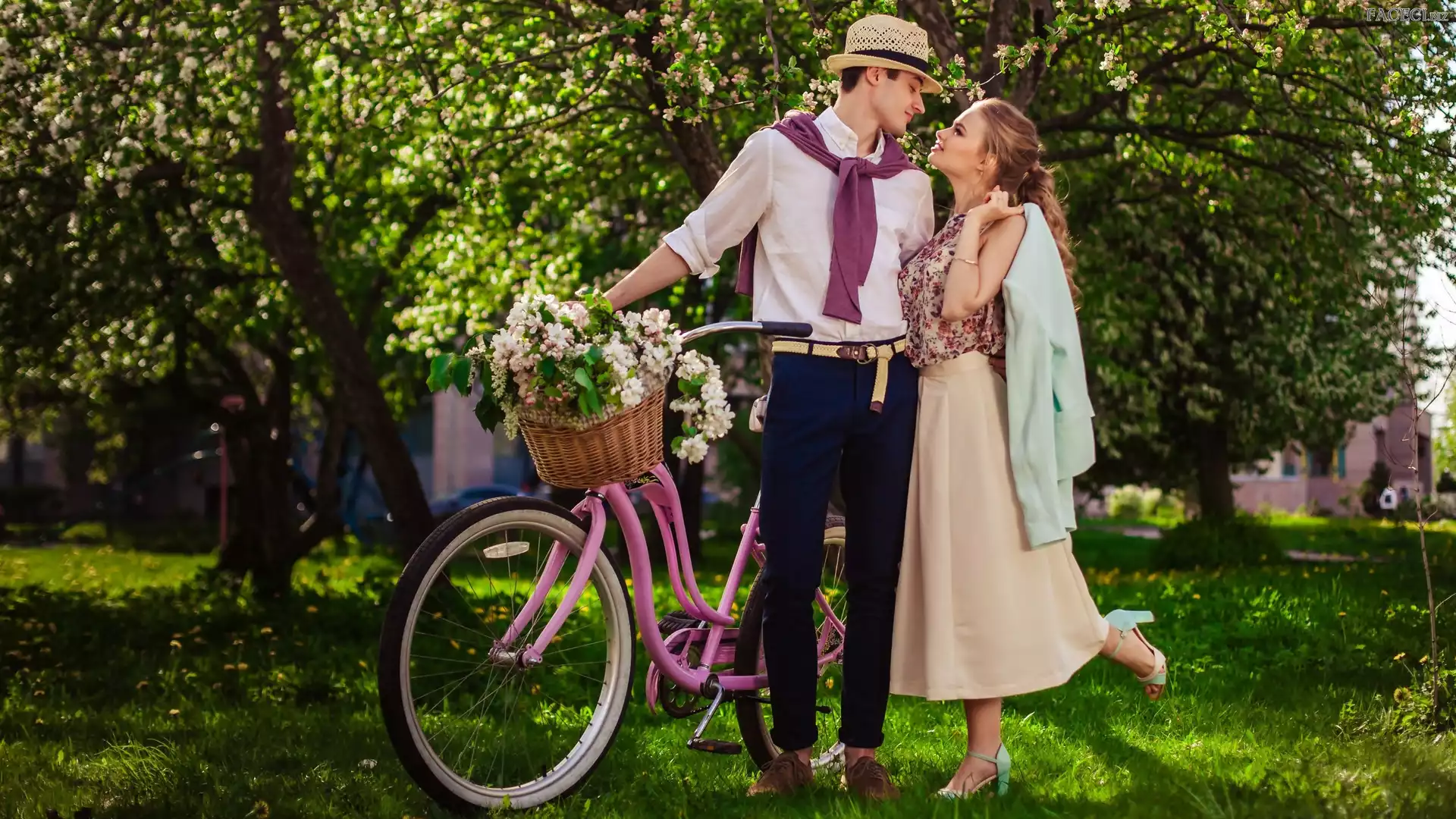 Rower, Kobieta, Wiosna, Ogród, Mężczyzna, Bukiet kwiatów